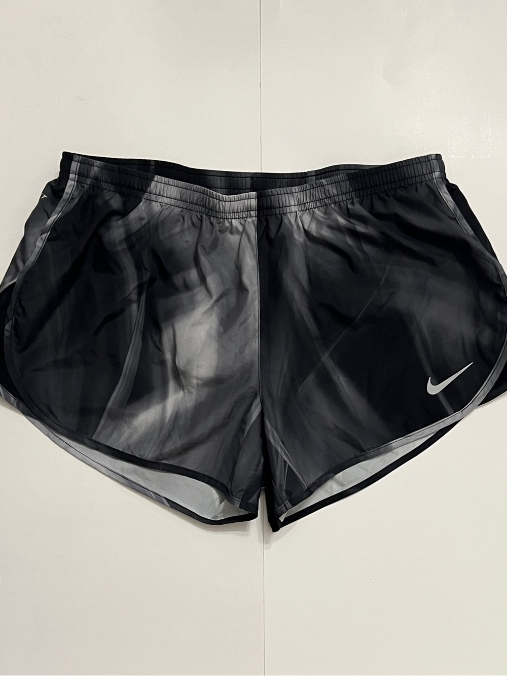 Women's Nike Dri-FIT Tempo Running Shorts In Black & Smoke Gray Print Size Sz L